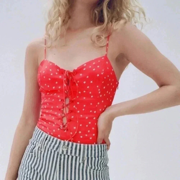 💕ZARA Red Satin  Laced V-NECK Viscose Blend Stars Print BODYSUIT SIZE M NWOT - Picture 1 of 9